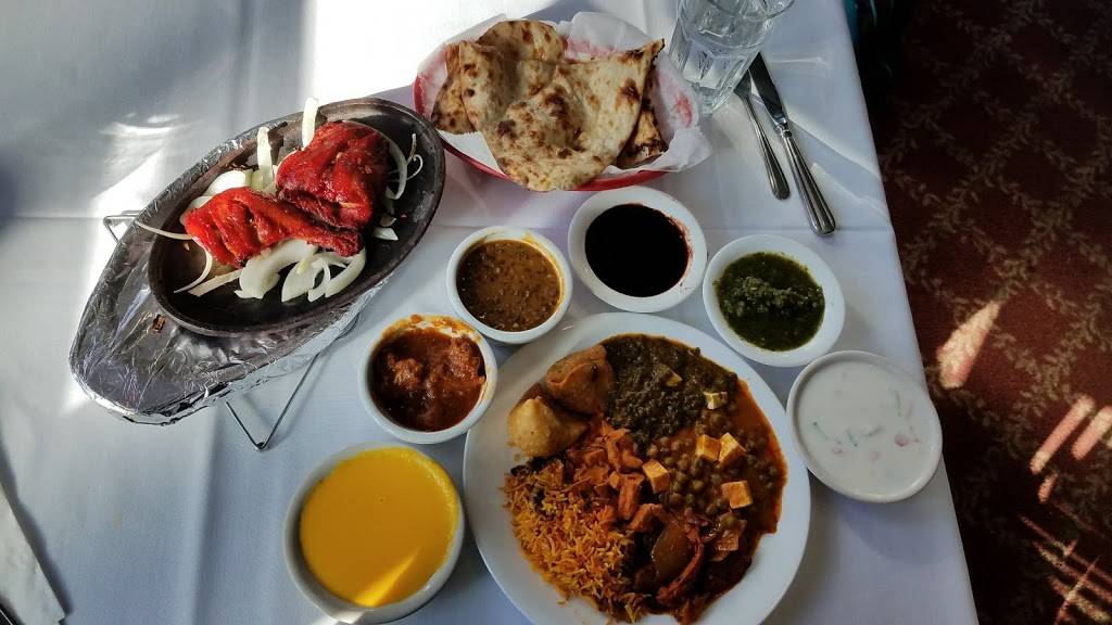 Punjabi Dhabha | restaurant | 2525 W Devon Ave, Chicago, IL 60659, USA | 7732622080 OR +1 773-262-2080