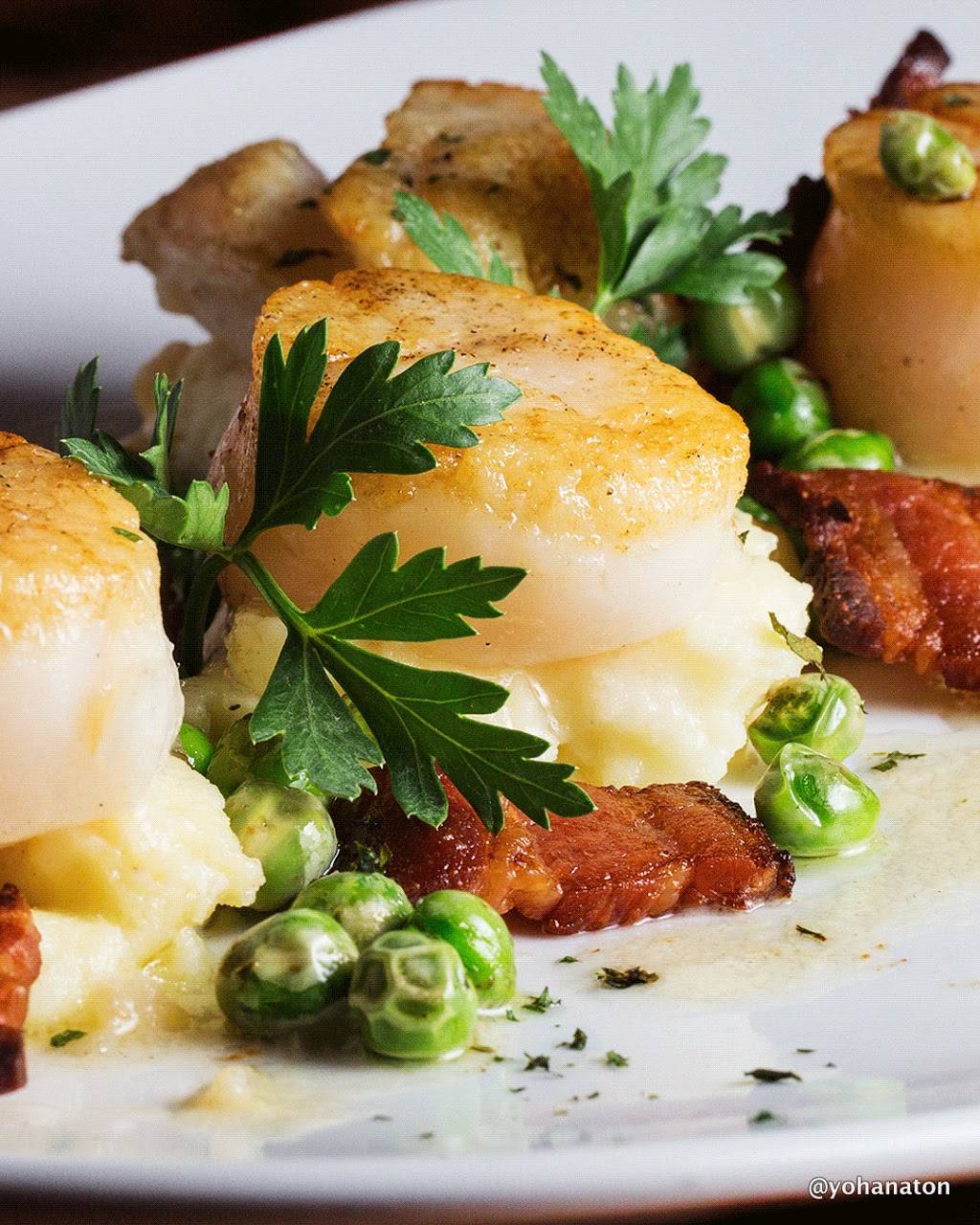 Crown | restaurant | 106 Bedford Ave, Bellmore, NY 11710, USA | 5169001560 OR +1 516-900-1560