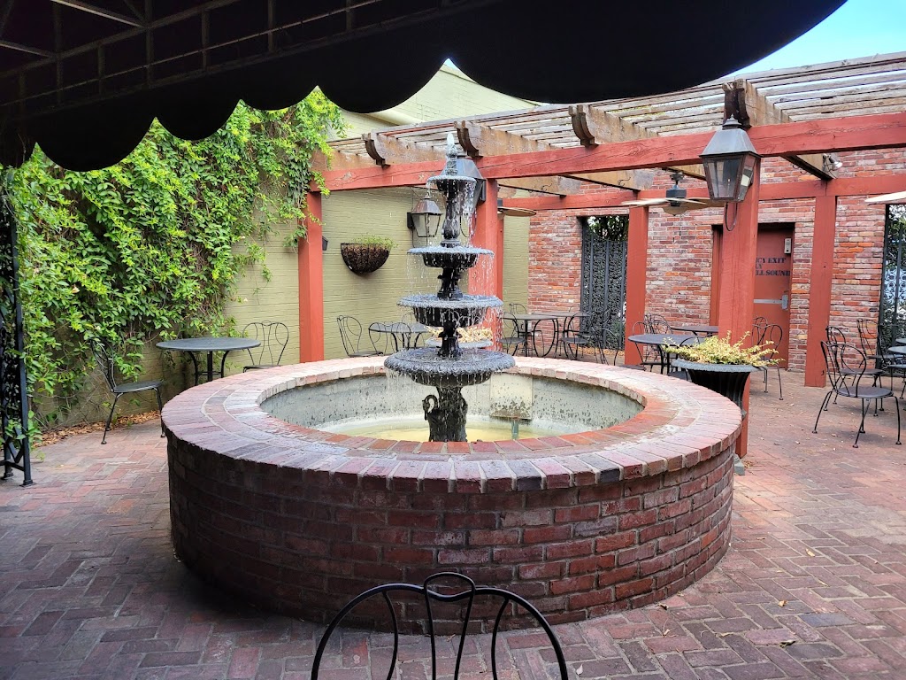 Mikes Place | restaurant | 808 Front St, Conway, AR 72032, USA | 5012696453 OR +1 501-269-6453