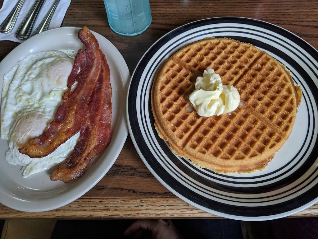 Court Street Dairy Lunch | restaurant | 347 Court St NE, Salem, OR 97301, USA | 5033636433 OR +1 503-363-6433