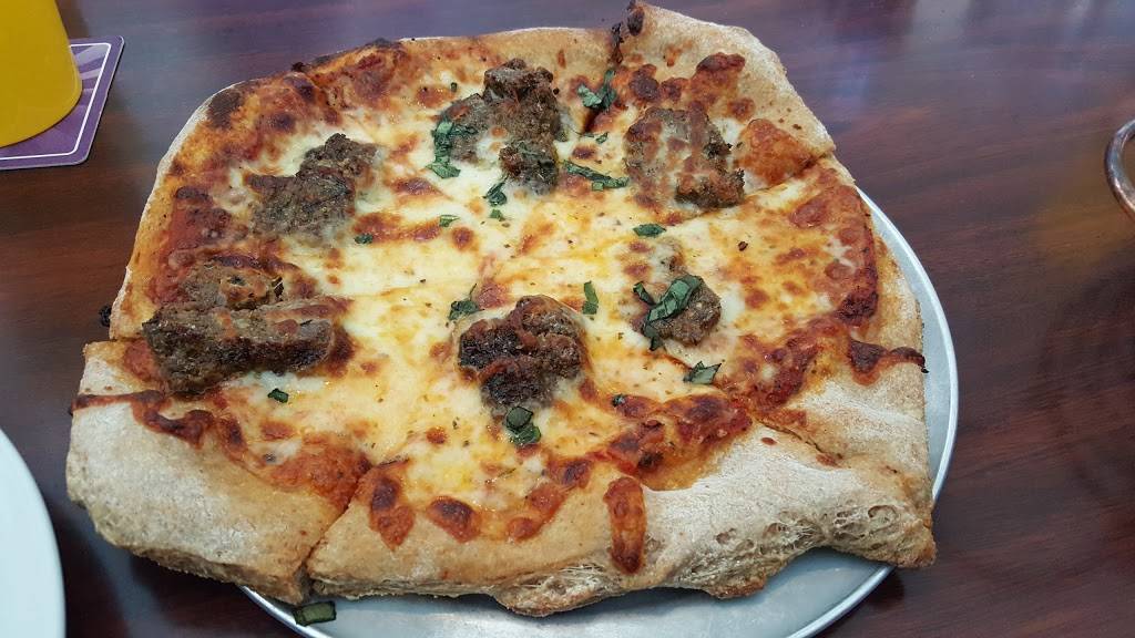 Mulligans Brick Oven Grill & Pub | restaurant | 205 E 18th St, Cedar Falls, IA 50613, USA | 3192773671 OR +1 319-277-3671