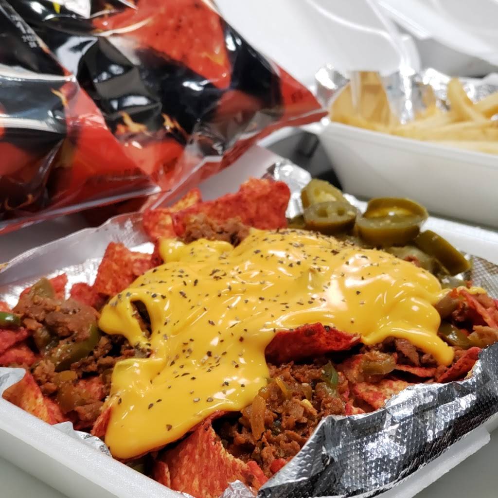 Detroit Pitstop Grill inside (BP) | restaurant | 24761 W Seven Mile Rd, Detroit, MI 48219, USA | 3137666185 OR +1 313-766-6185