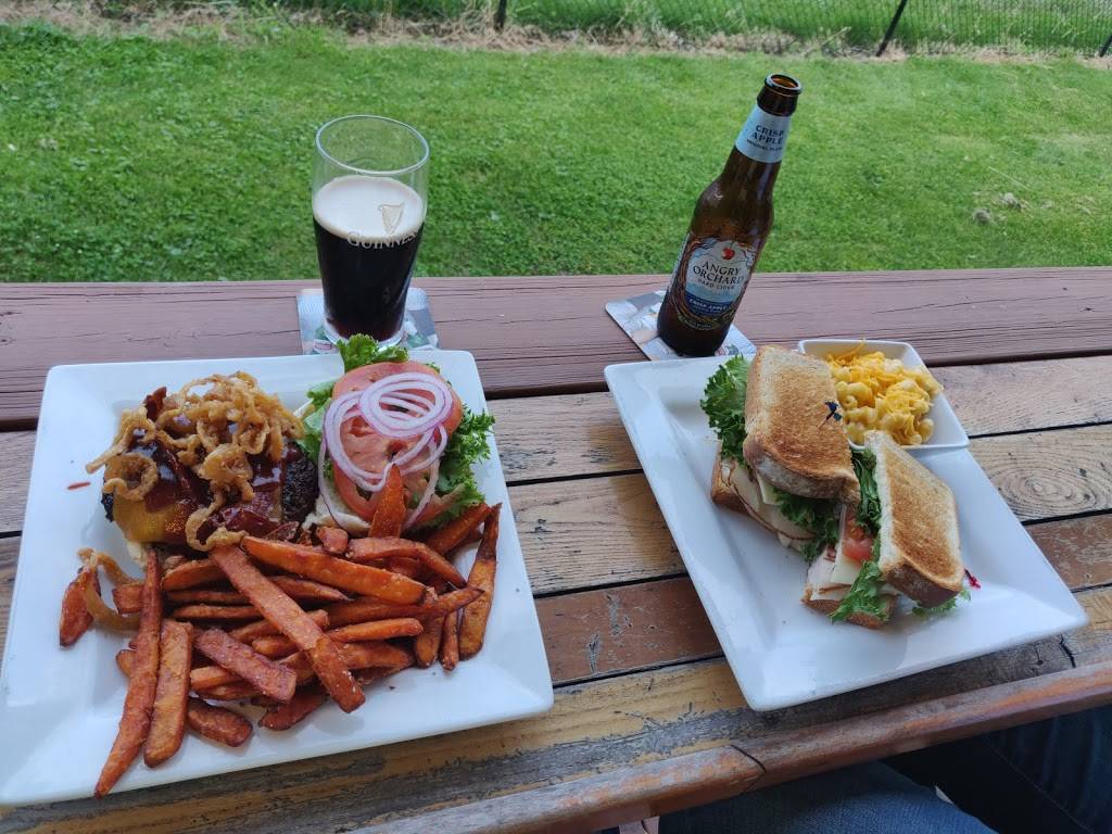 Crossroads Bar and Grille | restaurant | 3120 N Triphammer Rd, Lansing, NY 14882, USA | 6075337803 OR +1 607-533-7803