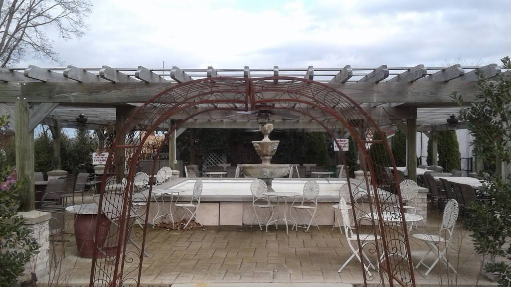 Paris Winery Restaurant | restaurant | 2982 Harvey Bowden Rd, Paris, TN 38242, USA | 7316449500 OR +1 731-644-9500