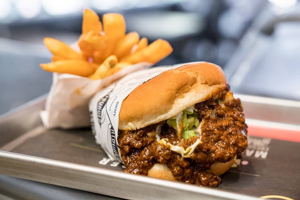 Fatburger | restaurant | 650 N Moorpark Rd, Thousand Oaks, CA 91360, USA | 8053708220 OR +1 805-370-8220