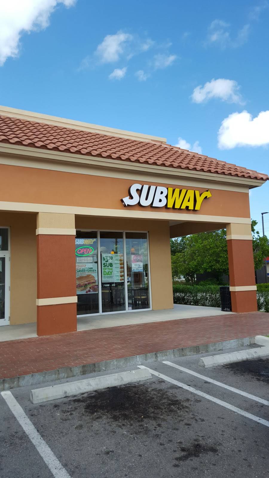 Subway | restaurant | 701 NW 183rd St, Miami Gardens, FL 33169, USA | 3054937521 OR +1 305-493-7521