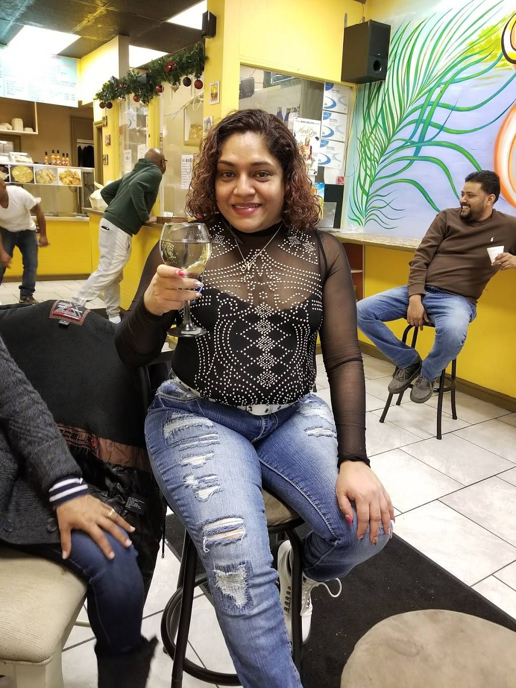 Phillys Caribbean Cuisine | restaurant | 5555 N 5th St, Philadelphia, PA 19120, USA | 2152245555 OR +1 215-224-5555