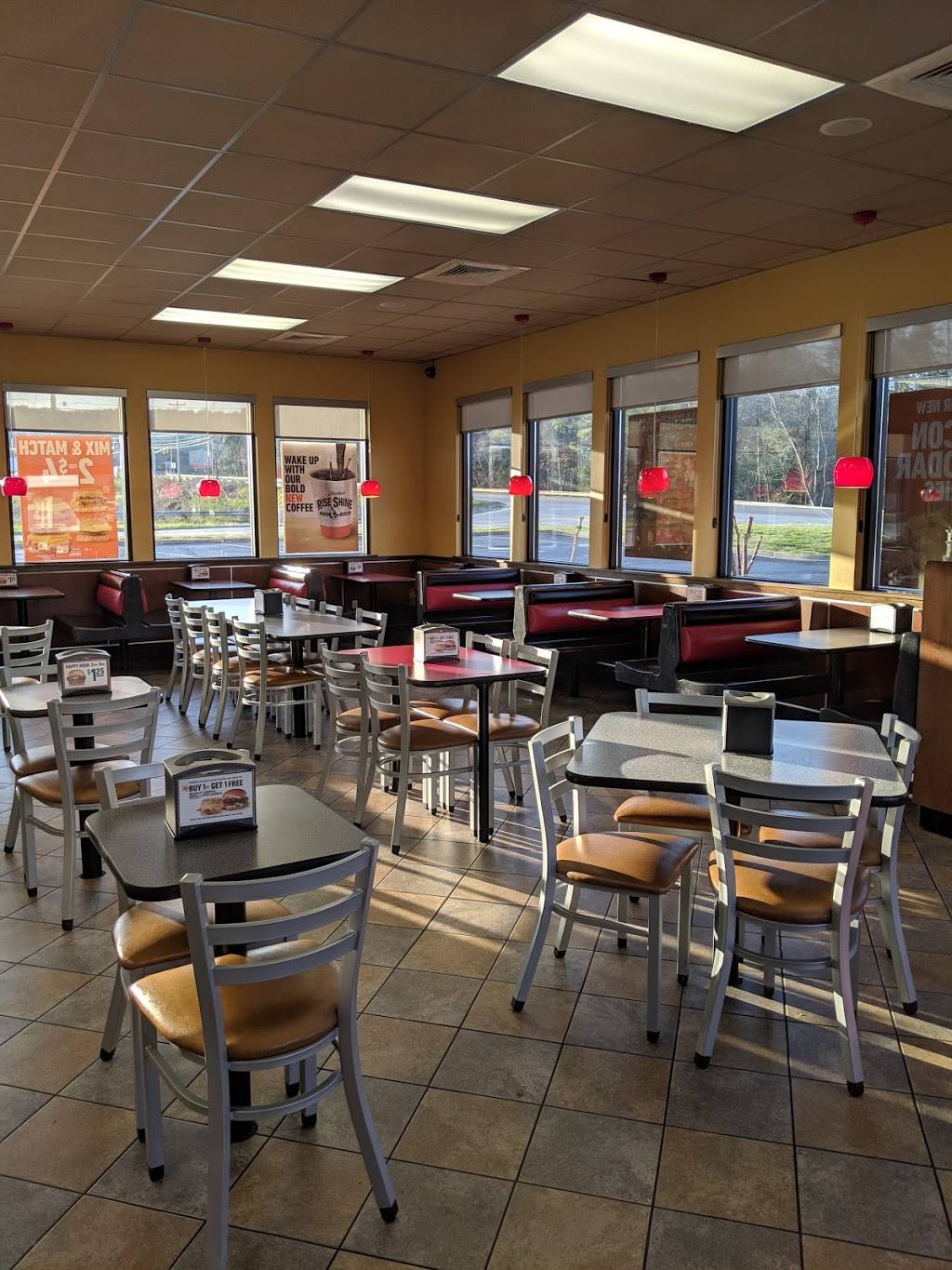 Hardees | restaurant | 1651 Lauderdale Memorial Hwy, Charleston, TN 37310, USA | 4233363702 OR +1 423-336-3702
