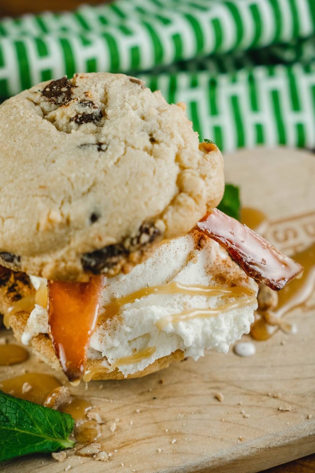 Restaurant Fumoir Le BBQ Shop | restaurant | 315 Boulevard Saint-Joseph, Gatineau, QC J8Y 3Z1, Canada | 8192059353 OR +1 819-205-9353