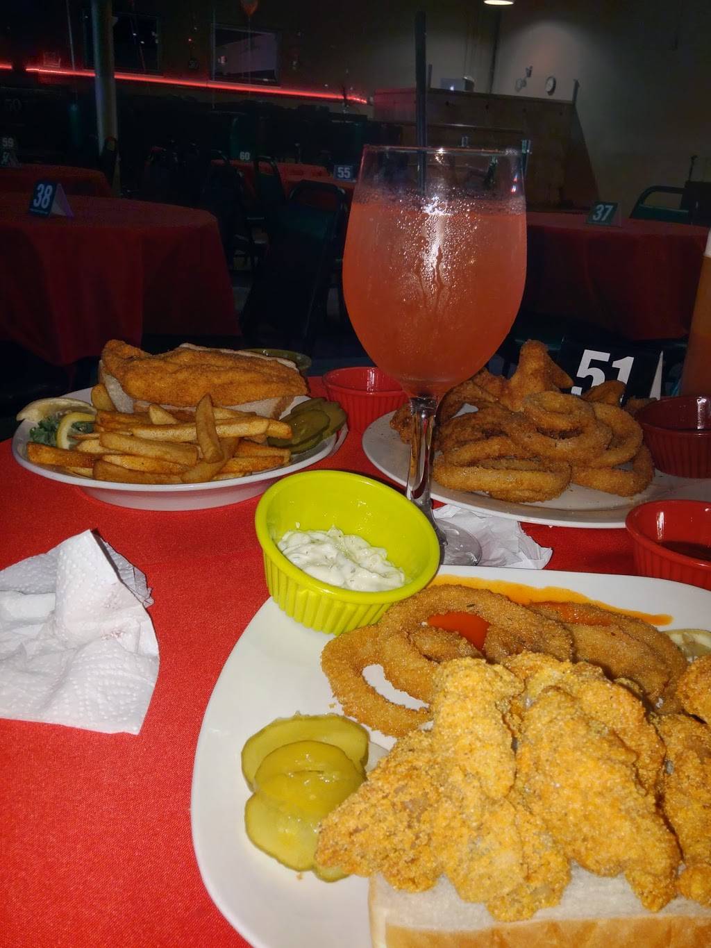 The Signature Club | restaurant | 9002 Overland Plaza, Overland, MO 63114, USA | 3142228966 OR +1 314-222-8966