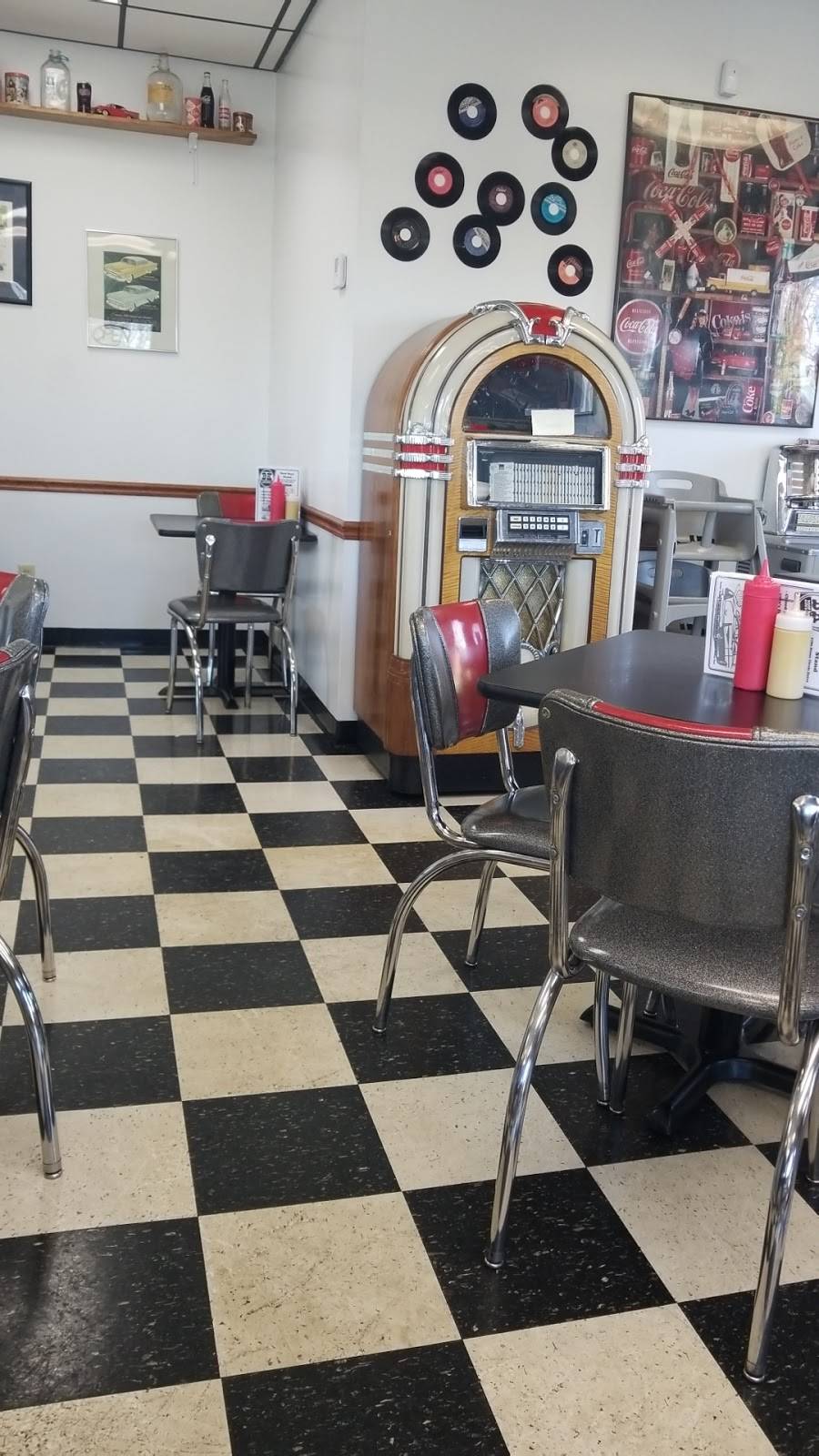 B-K Root Beer | restaurant | 2780 Stone Cir Dr, Troy, OH 45373, USA | 9373358000 OR +1 937-335-8000