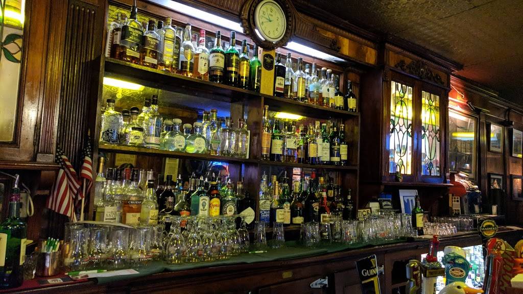 Peter McManus Cafe | restaurant | 152 7th Ave, New York, NY 10011, USA | 9172615504 OR +1 917-261-5504