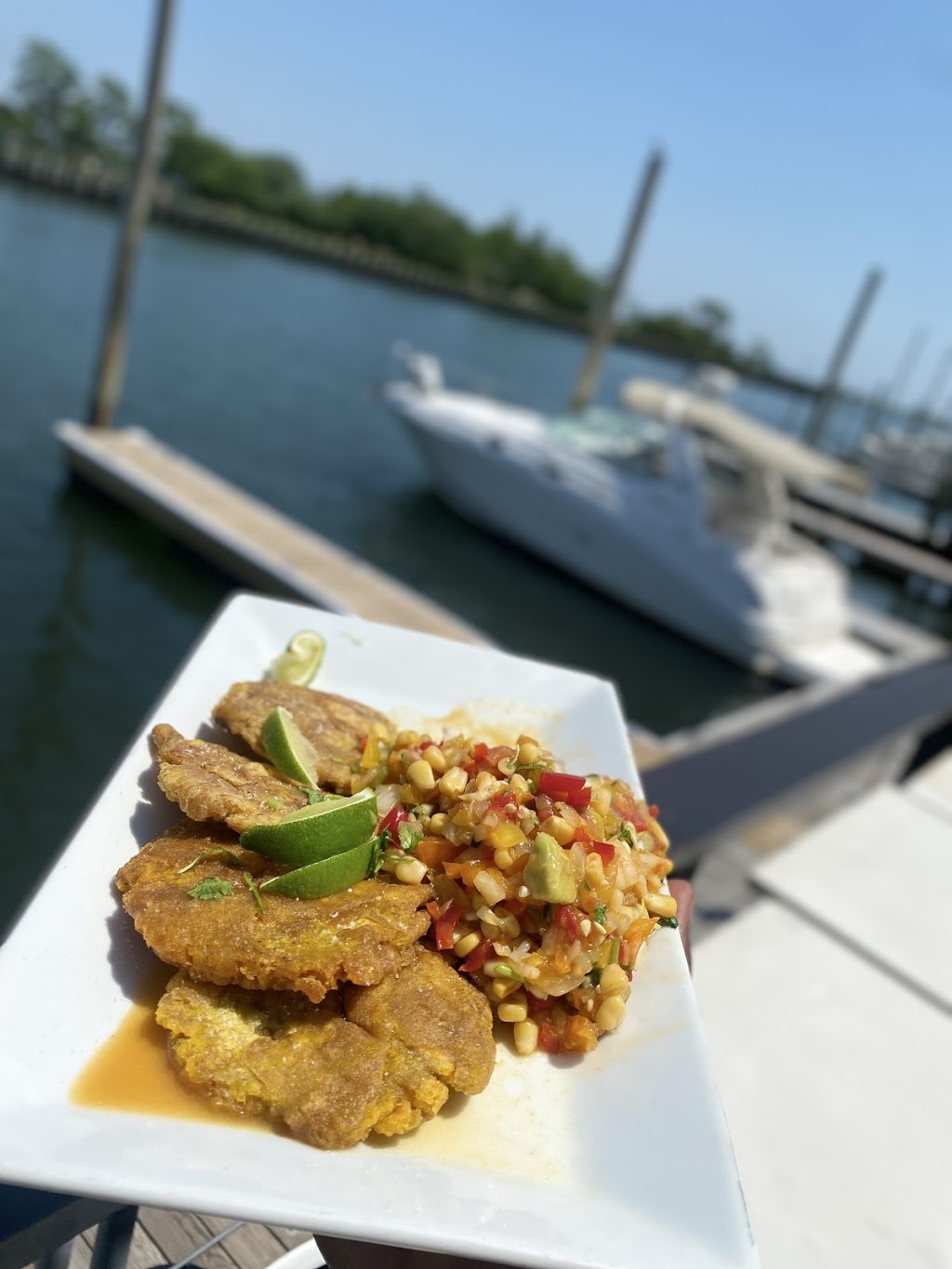 Agua on the Mile | restaurant | 379 Woodcleft Ave, Freeport, NY 11520, USA | 5166009680 OR +1 516-600-9680