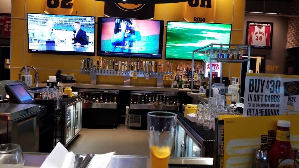 Buffalo Wild Wings | restaurant | 1072 W High Ave, New Philadelphia, OH 44663, USA | 3303399464 OR +1 330-339-9464