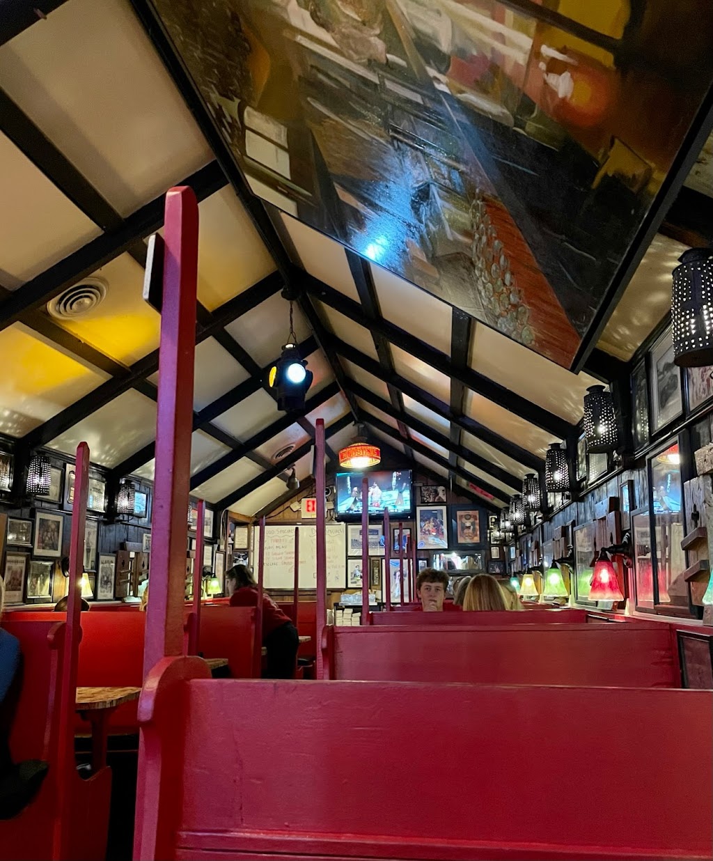 Nicks English Hut | restaurant | 423 E Kirkwood Ave, Bloomington, IN 47408, USA | 8123324040 OR +1 812-332-4040