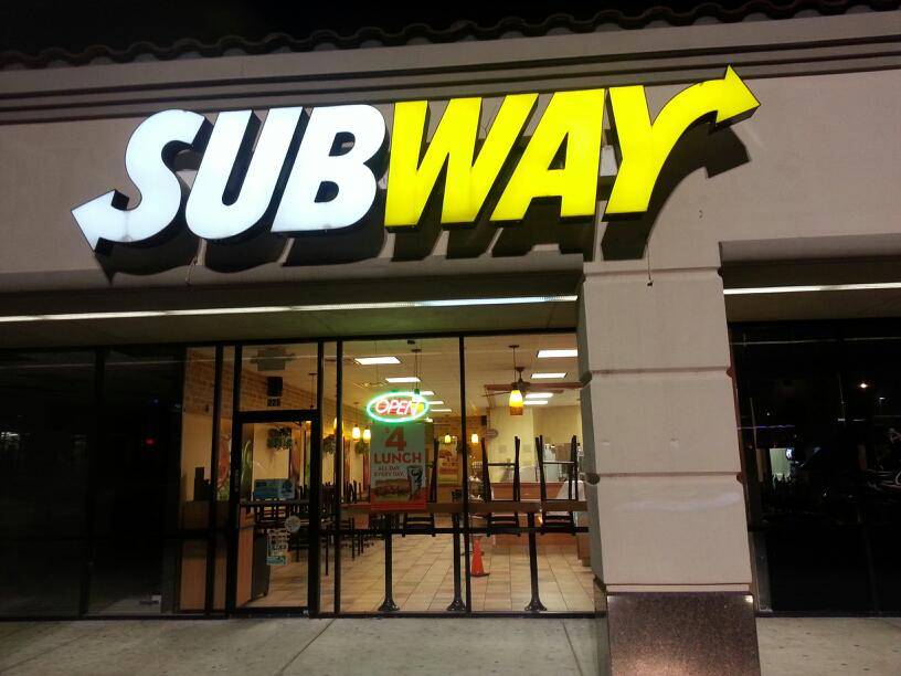 Subway | restaurant | 1301 N Collins St, Arlington, TX 76011, USA | 8172751450 OR +1 817-275-1450