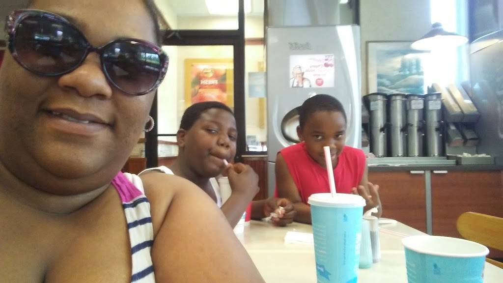 Wendys | restaurant | 399 Walmart Shopping Ctr, Siler City, NC 27344, USA | 9196632060 OR +1 919-663-2060