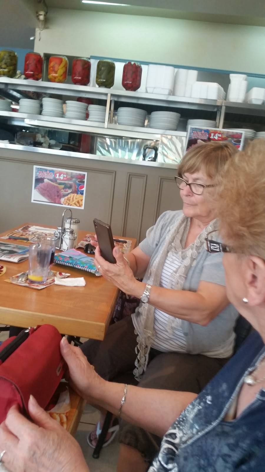 Deli Burger | restaurant | 505 Boulevard Ste Anne, Sainte-Anne-des-Plaines, QC J0N 1H0, Canada | 4504786868 OR +1 450-478-6868