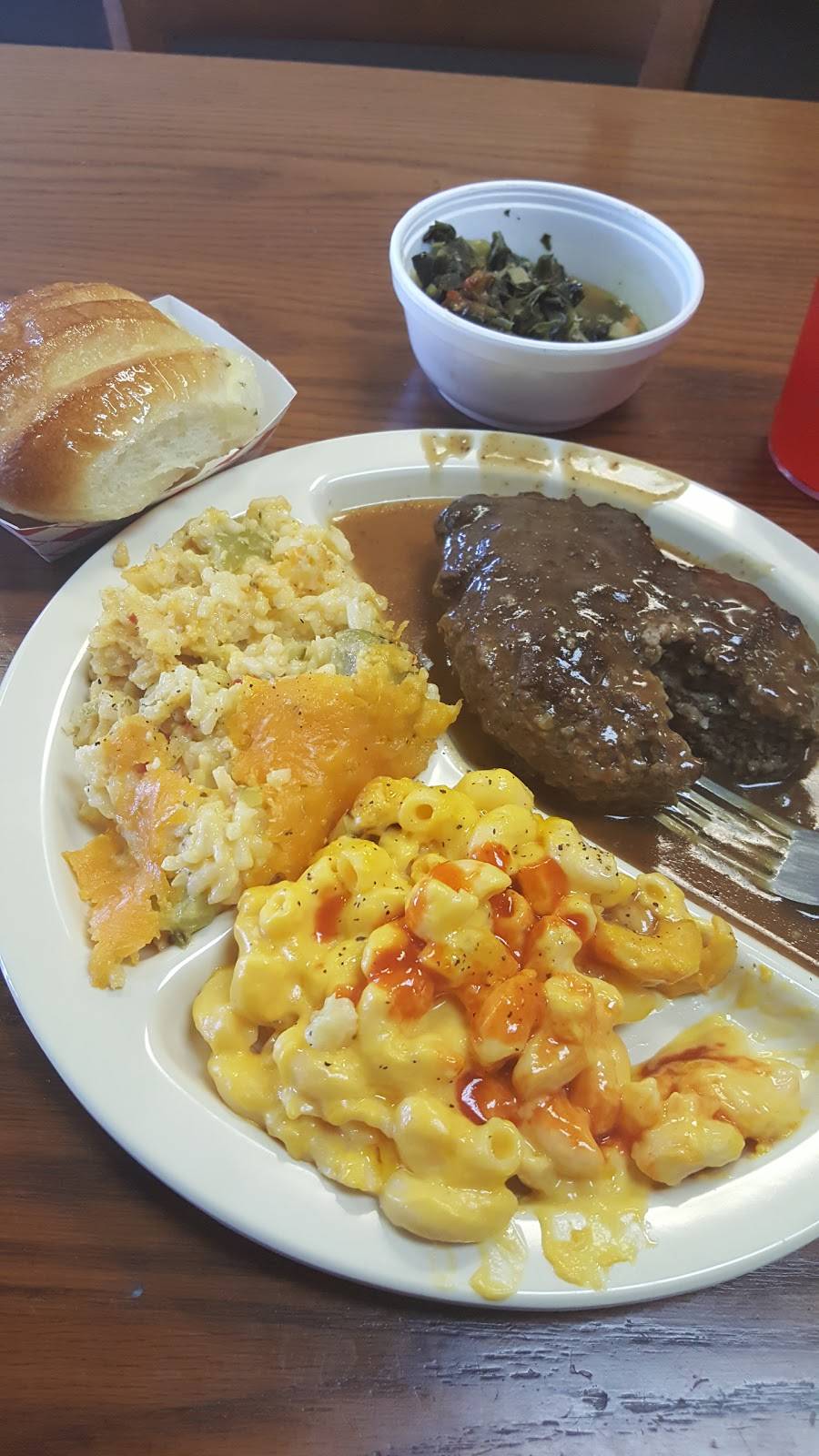 Lisas Fine Food & Catering | restaurant | 2550 W Red Bird Ln #404, Dallas, TX 75216, USA | 2143723309 OR +1 214-372-3309