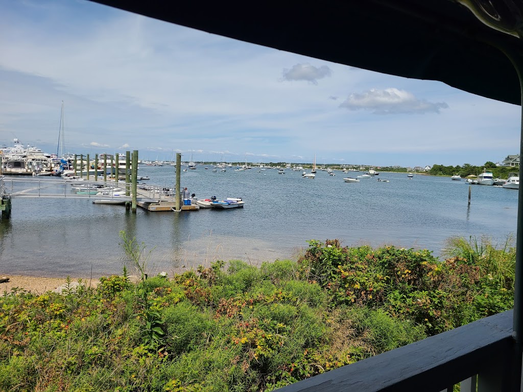 Dead Eye Dicks | restaurant | 218 Ocean Ave, New Shoreham, RI 02807, USA | 4014662654 OR +1 401-466-2654