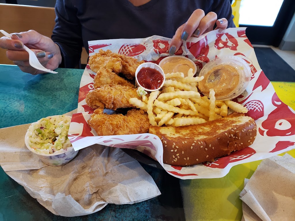 Raising Canes Chicken Fingers | meal takeaway | 11814 Whittier Blvd, Whittier, CA 90601, USA | 5626540114 OR +1 562-654-0114