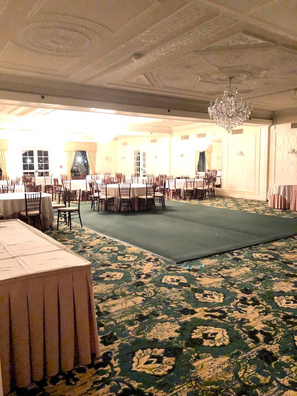 Molly Pitcher | restaurant | 88 Riverside Ave, Red Bank, NJ 07701, USA | 7327472500 OR +1 732-747-2500