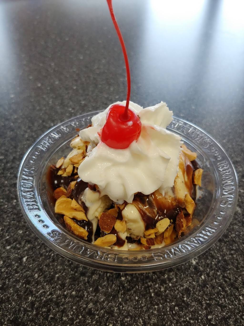 Braums Ice Cream & Burger Restaurant | restaurant | 509 E 9th Ave, Winfield, KS 67156, USA | 6202212248 OR +1 620-221-2248