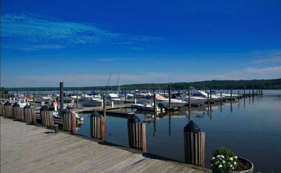 Proud Mary Waterfront Restaurant & Bar | restaurant | 13600 King Charles Terrace, Fort Washington, MD 20744, USA | 3012925521 OR +1 301-292-5521