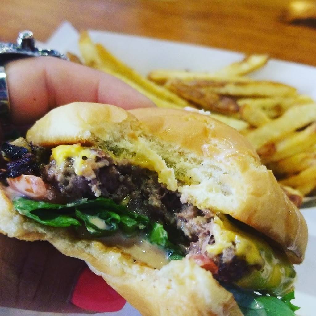 Krush Burger | restaurant | 1151 Galleria Blvd, Roseville, CA 95678, USA | 9168008805 OR +1 916-800-8805