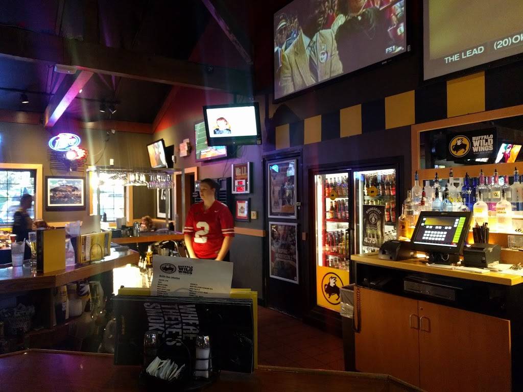 Buffalo Wild Wings | restaurant | 5050 Eastpointe Dr, Medina, OH 44256, USA | 3307649464 OR +1 330-764-9464