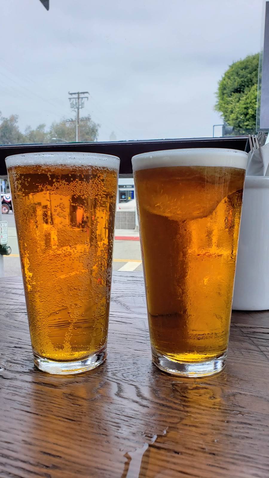 Jameson’s Pub | restaurant | 2702 Main St, Santa Monica, CA 90405, USA | 4243300069 OR +1 424-330-0069