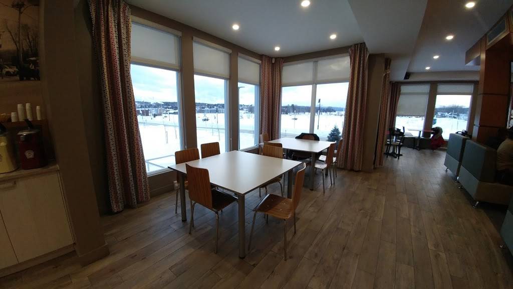 Poulet Frit Ideal | restaurant | 0G1, 5100 Rue Papineau, Lac-Mégantic, QC G6B 1Y8, Canada | 8195833222 OR +1 819-583-3222