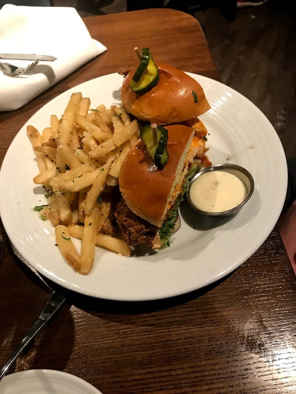 Pinstripes | restaurant | 100 N Water St Suite 3300, Norwalk, CT 06854, USA | 4754700600 OR +1 475-470-0600