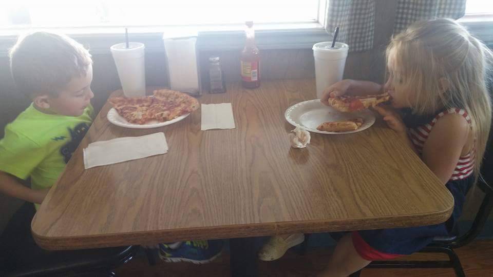 Johnnys Drive Inn | restaurant | 502 1st St, Gueydan, LA 70542, USA | 3375366251 OR +1 337-536-6251