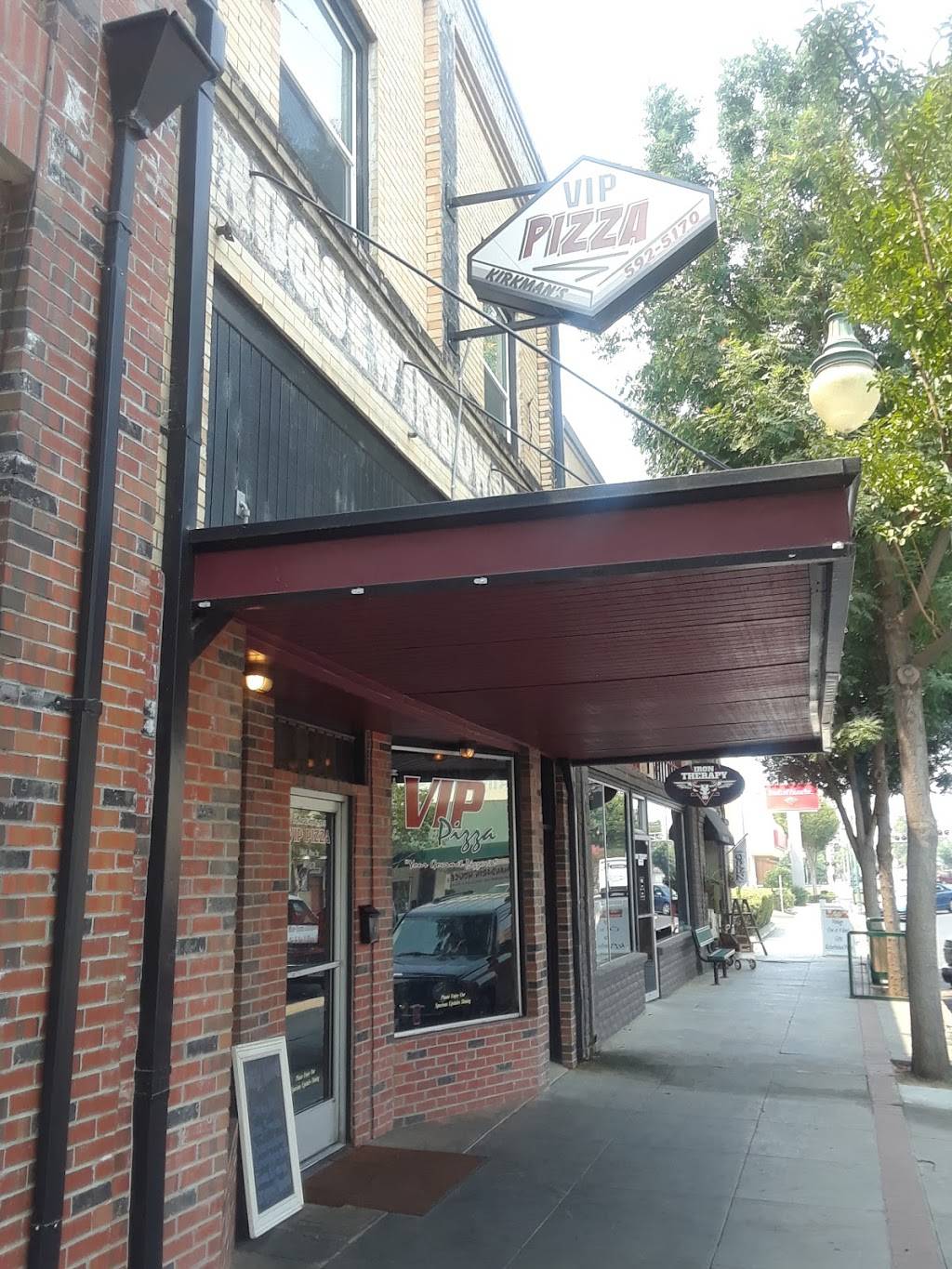 VIP Pizza | restaurant | 180 E Pine St, Exeter, CA 93221, USA | 5595925170 OR +1 559-592-5170