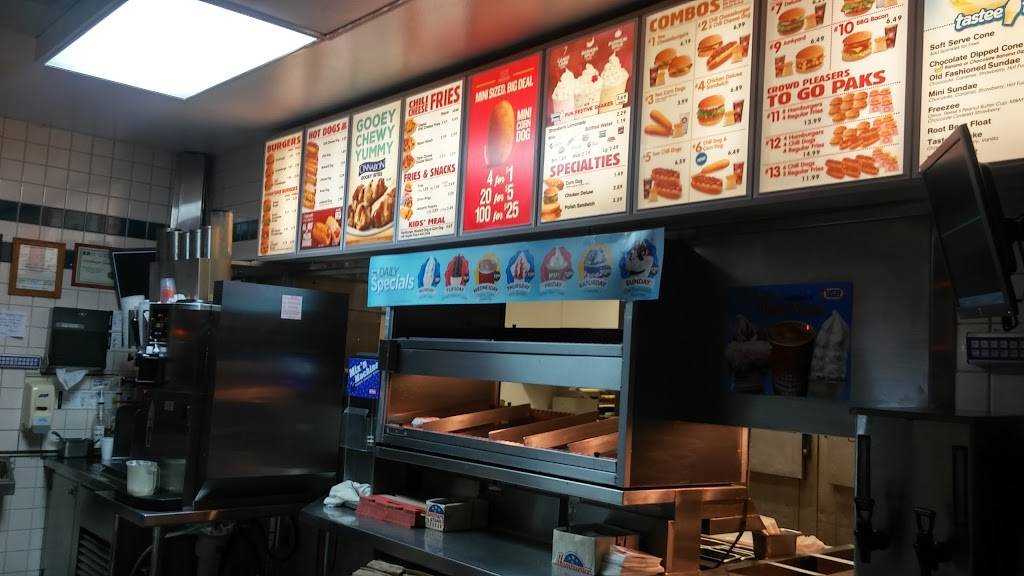 Hamburger Stand/Wienerschnitzel | restaurant | 4105 E Main St, Stockton, CA 95215, USA | 2094639787 OR +1 209-463-9787