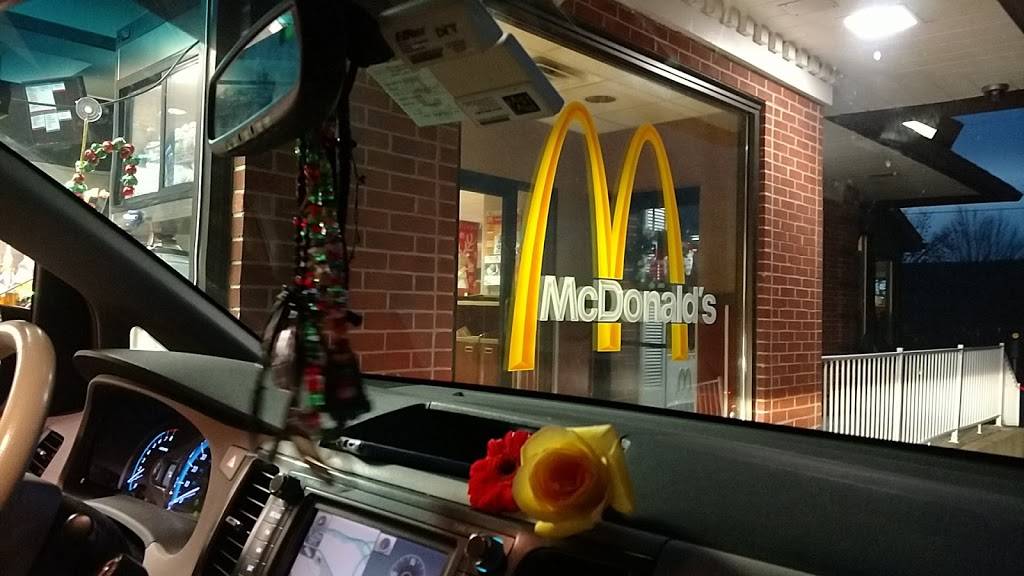 McDonalds | cafe | 141 Delaware Ave, Sidney, NY 13838, USA | 6075633484 OR +1 607-563-3484