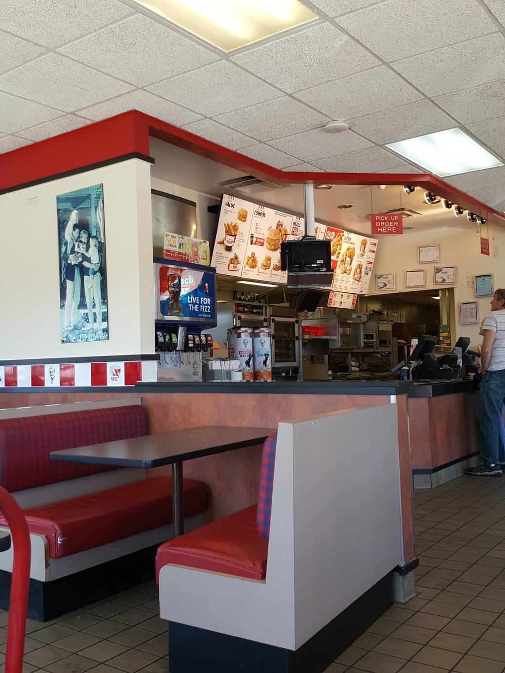 KFC | restaurant | 2687 Zelda Rd, Montgomery, AL 36107, USA | 3342715773 OR +1 334-271-5773