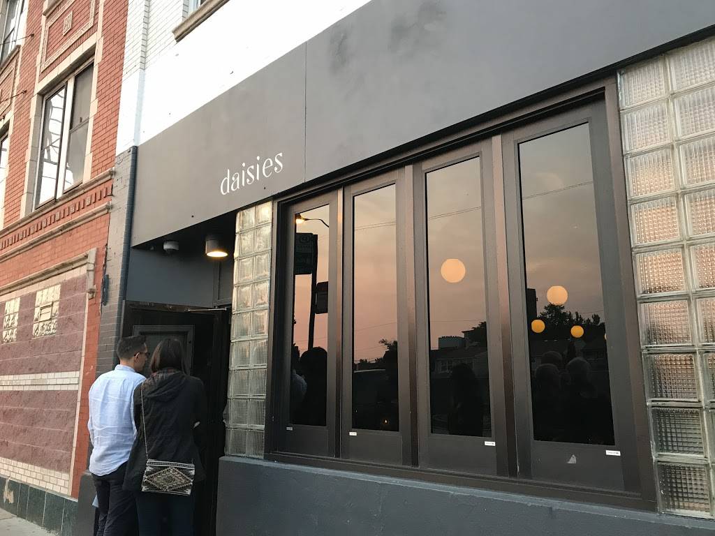 Daisies | restaurant | 2523 N Milwaukee Ave, Chicago, IL 60647, USA | 7736611671 OR +1 773-661-1671