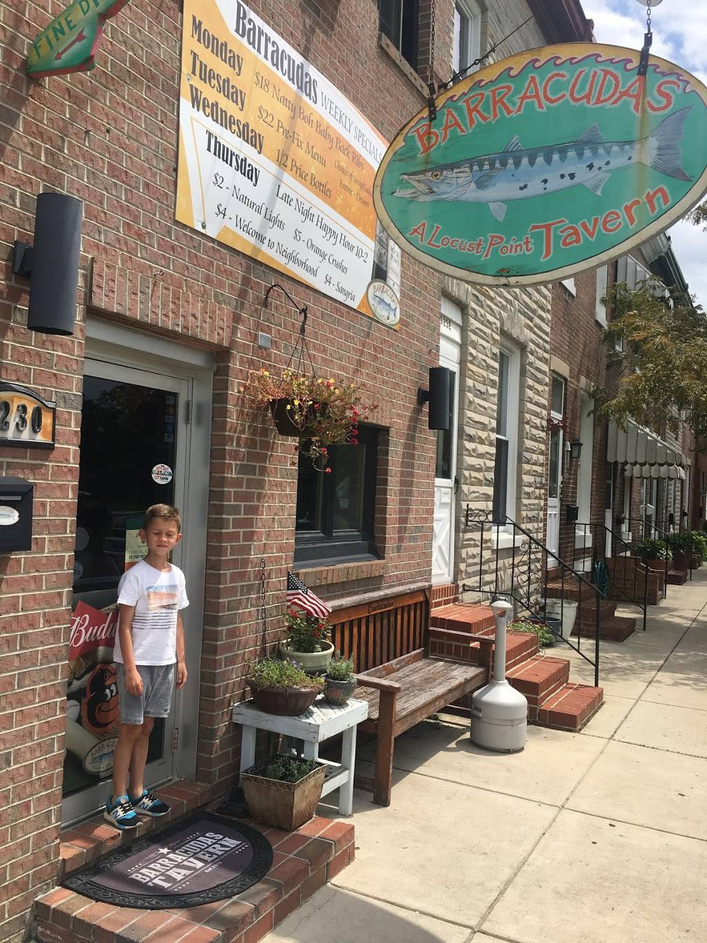 Barracudas Locust Point Tavern | restaurant | 1230 E Fort Ave, Baltimore, MD 21230, USA | 4106852832 OR +1 410-685-2832