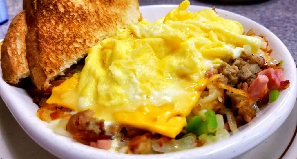 Village Court Family Restaurant | restaurant | 687 S Taft Ave, Mason City, IA 50401, USA | 6414245065 OR +1 641-424-5065