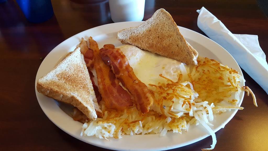 Mahomet Family Restaurant | restaurant | 1002 Commercial Dr, Mahomet, IL 61853, USA | 2175862700 OR +1 217-586-2700