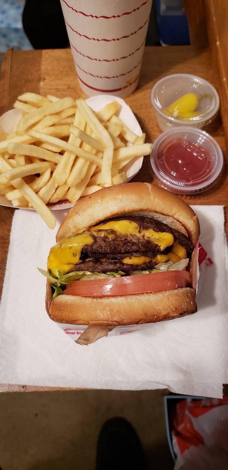 In-N-Out Burger | restaurant | 142 E Palmdale Blvd, Palmdale, CA 93550, USA | 8007861000 OR +1 800-786-1000