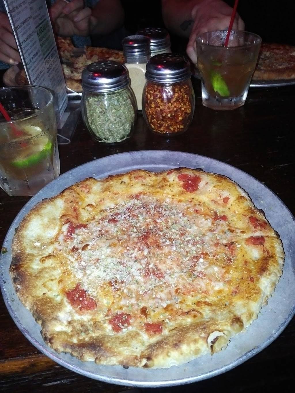 Alligator Lounge | restaurant | 600 Metropolitan Ave, Brooklyn, NY 11211, USA | 7185994440 OR +1 718-599-4440