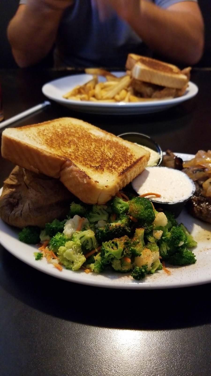 Johnny Bulls SteakHouse | restaurant | 32 Golden Leaf Dr, Louisburg, NC 27549, USA | 9194963800 OR +1 919-496-3800