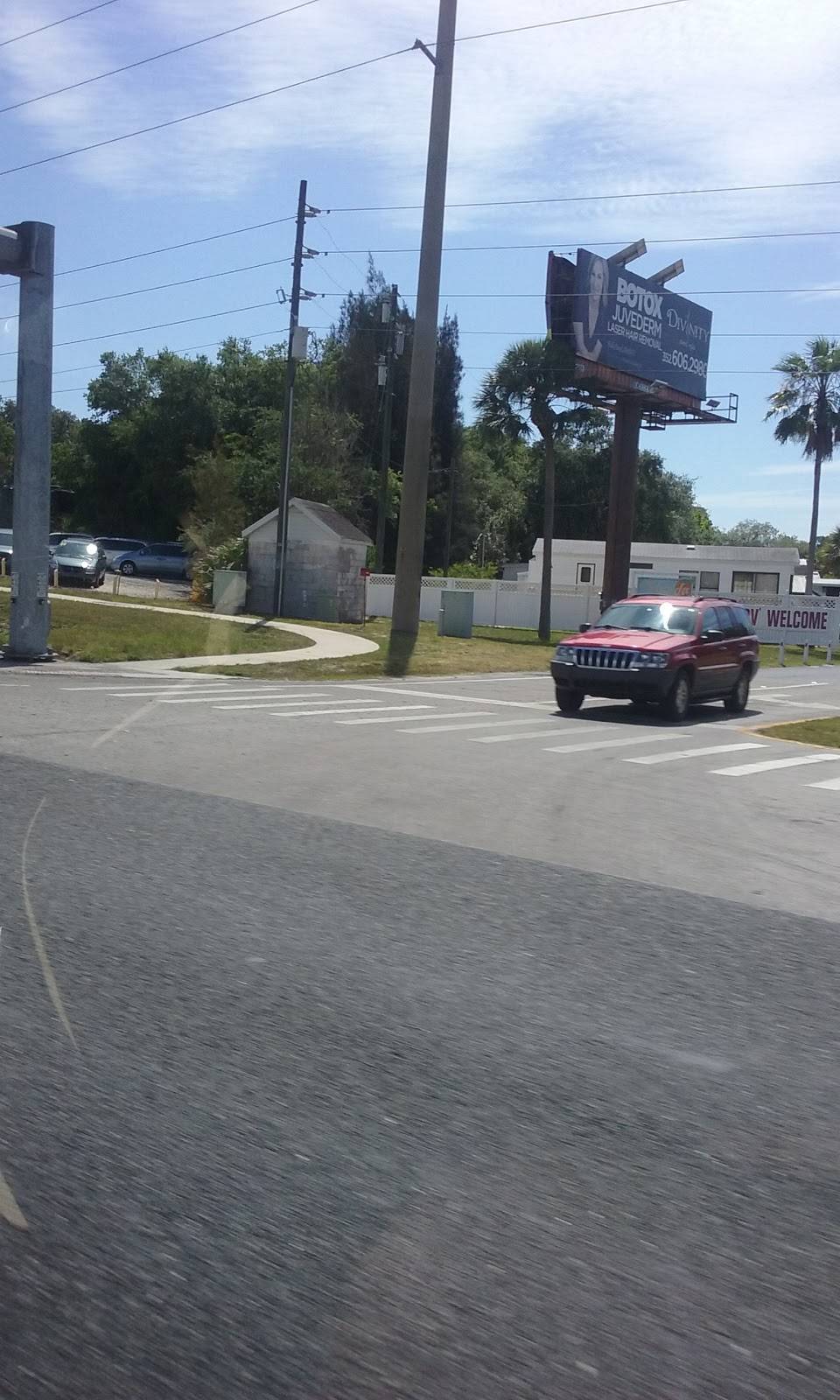 County Line Cafe | restaurant | 120 Commercial Way, Spring Hill, FL 34606, USA | 3526888899 OR +1 352-688-8899