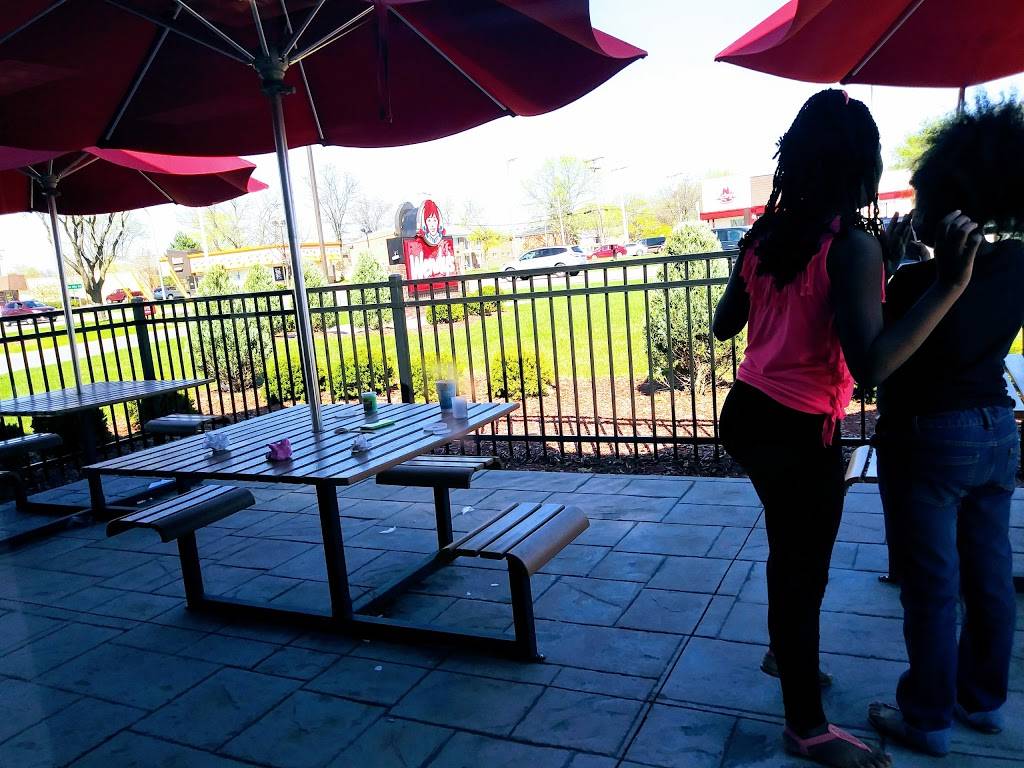 Wendys | restaurant | 19005 Middlebelt Rd, Livonia, MI 48152, USA | 2484746298 OR +1 248-474-6298