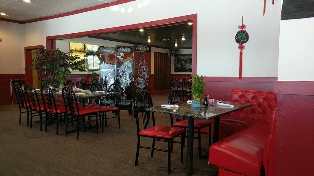 Lucky Dragon | restaurant | 1009 S Grand Ave, Charles City, IA 50616, USA | 6412283689 OR +1 641-228-3689