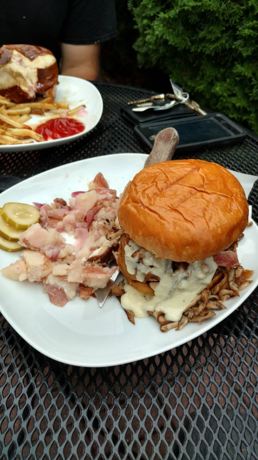 Schatzis Pub & Bier Garden of New Paltz | restaurant | 36 Main St, New Paltz, NY 12561, USA | 8452551203 OR +1 845-255-1203