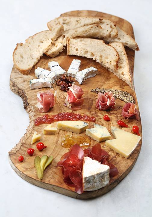 Wallys Santa Monica | restaurant | 214 Wilshire Blvd, Santa Monica, CA 90401, USA | 3104750606 OR +1 310-475-0606